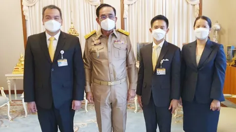 "ชวน" มอบ "บอนไซมะพร้าว-ฝากบัตรอวยพร" เบิร์ธเดย์ ครบ 68 ปี "บิ๊กตู่"