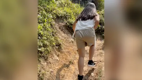 หัวใจจะวาย สาวเผยคลิปอุทาหรณ์ เจองูพุ่งฉกตอนเดินขึ้นดอยผาตั้ง