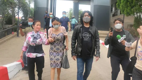 เสก โลโซ เครียด ลุ้นบ่ายสอง ฟังคำสั่งขอฎีกา คดีเสพไอซ์ ต่อสู้ขัดขวางฯ