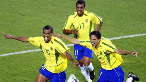 อดีตแข้ง "บราซิล" ชุดแชมป์โลก 2002 ประกาศหวนคืนสนามฟุตบอล เซ็นซบทีมในลีกบ้านเกิด