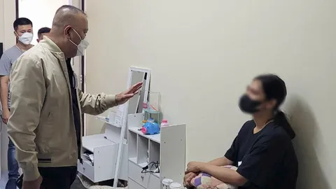 วางยา 2 แม่ลูก ฉกร้านทอง 5 บาท ฝีมือลูกจ้างสาวตั้งท้อง อ้างผัวทิ้งไปขายทําทุน