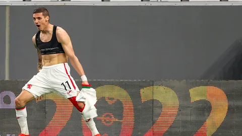 แข้ง "บัลแกเรีย" โดนใบแดงไล่ออกเกมอุ่นเครื่องหลังดีใจท่า "โรนัลโด" (คลิป)