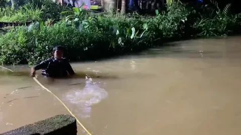 ผัวขี้หึงจับเมียกดน้ำ เกิดลมชักกำเริบ เมียดิ้นหลุด ทิ้งผัวตายในคลอง