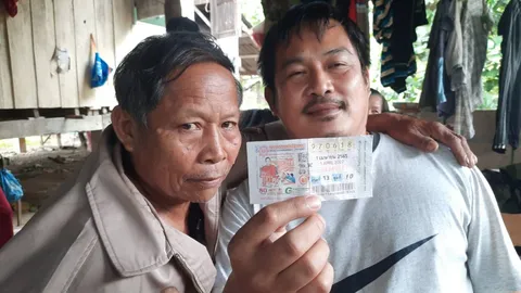 เศรษฐีใหม่อยู่พะเยา ตามซื้อเลขรถเถ้าแก่ โชคปังมาก ถูกที่ 1 รับ 6 ล้าน