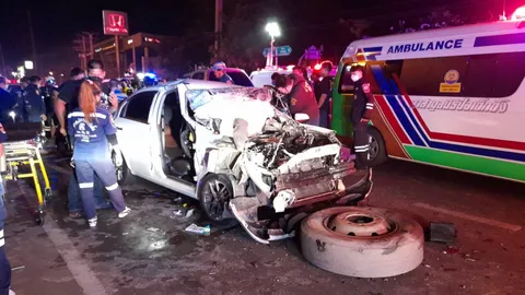 จ่าจราจร สน.เพชรเกษม ขับเก๋งหลับใน พุ่งชนท้าย 10 ล้อ เสียชีวิตแล้ว