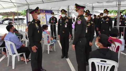 ผบ.มทบ.11 นำปลัดกห. ตรวจเกณฑ์ทหารเขตบางคอแหลม เน้นการป้องกันโควิด