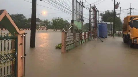 เมืองคอนน้ำท่วมแล้ว ฝนถล่ม 3 วันติด อำเภอสิชลอ่วมเจอน้ำป่าไหลหลาก