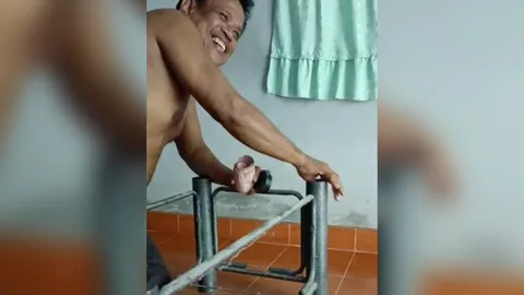 เมียยังอึ้ง 2 ปี นึกว่าเงินหายตลอด ที่ไหนได้สามีซ่อนไว้เต็มขาโต๊ะ (คลิป)