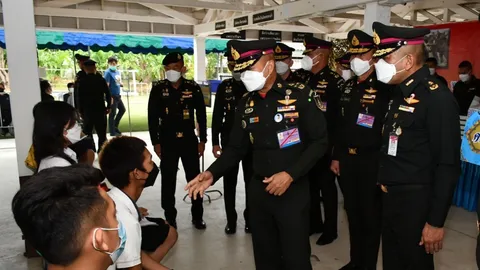 ผบ.ทบ.ตรวจเกณฑ์ทหารเขตสาทร ย้ำ โปร่งใส เป็นธรรม ชวนชายไทยสมัครเป็นทหาร