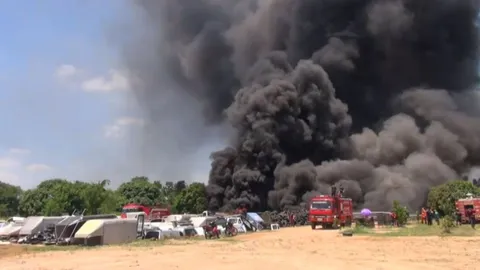 ดับแล้วไฟไหม้กองยางรถยนต์เก่า ใกล้ย่าน ศก.เมืองปราจีน คาดเผาขยะลามไปติด