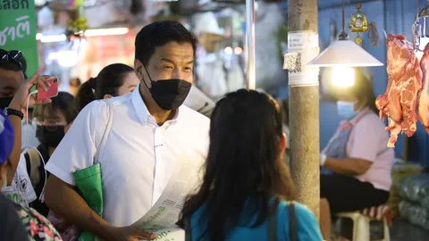 “ชัชชาติ” หาเสียงตลาดบางแค เชื่อ ผลักดันนโยบายเมืองน่าอยู่ให้เป็นจริงได้