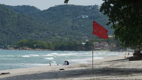 สมุยคลื่นลมแรง นักท่องเที่ยวจมน้ำหาดเฉวง ดับ 1 บาดเจ็บ 4