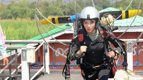 “แก้ม” เล่นใหญ่เหาะด้วยพารามอเตอร์ “ริส” นำทีมไล่ล่าสุดมันส์ใน “พยัคฆ์ยี่เก”