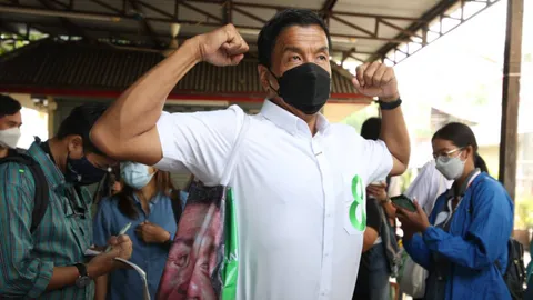 "ชัชชาติ" เดินขอคะแนน ชาวบางกอกน้อย แจง นโยบาย “ผู้ว่าฯ เที่ยงคืน” 