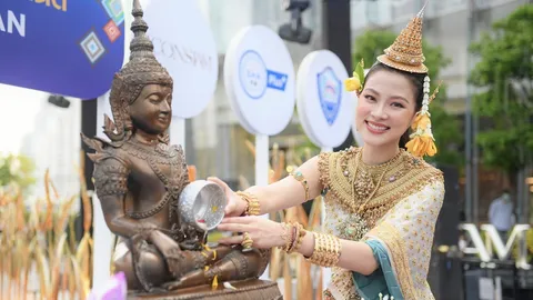 ไอคอนสยามจัดมหาสงกรานต์ 65 ใบเฟิร์นสวยตะลึงเป็น "นางกิริณีเทวี" 