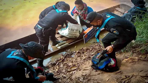 ยึดยาบ้ากว่าแสนเม็ด-กัญชา 9 แท่ง ใช้เรือขนข้ามแม่น้ำเหือง-ขึ้นฝั่งไทย