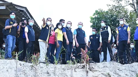 "เฉลิมชัย" ติดตามสภาพปัญหาคลองท่าดี มอบกรมชลฯสร้างอาคารป้องกันตลิ่ง