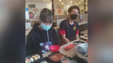 ไวรัล คุณแม่สายฮา เจอเด็กเสิร์ฟหน้าตาดี งานนี้ชงให้ลูกสาวจนเขินหนักมาก