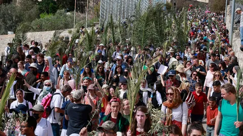 คริสต์ศาสนิกชนทั่วโลกร่วมเฉลิมฉลองวัน "ปาล์ม ซันเดย์"  