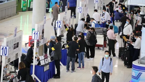 ผอ.สนามบินสุวรรณภูมิ รับผู้โดยสารหนาแน่น 2 พันคนต่อชม. เร่งปรับจุด Test and Go