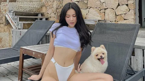 กิ๊บซี่ เผยชอตเด็ดนั่งนิ่งๆ แต่เซ็กซี่มาก ใส่บิกินีขาวไฮคัทเว้าสูงถึงเอว