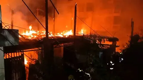 ระทึก เพลิงไหม้ชุมชนร่วมใจ ซ.สุขสวัสดิ์ 52 วอด 7 หลัง บาดเจ็บ 4 ราย