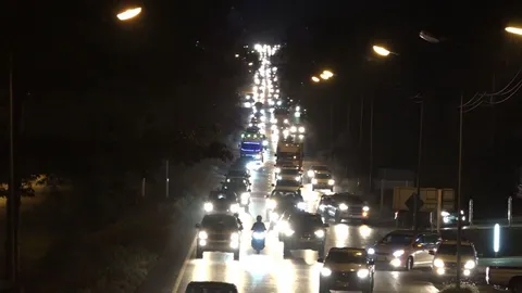 ถนนสาย 304 ช่วงอุโมงค์เชื่อมผืนป่า ปราจีนฯ รถติดยาว 10 กม.ตั้งแต่หัวค่ำ