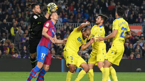 สรุปผลบอลลาลีกา สเปน "บาร์ซา" เจอพลังหนีตกชั้นโดน "กาดิซ" ไล่ยิงพังคาบ้าน