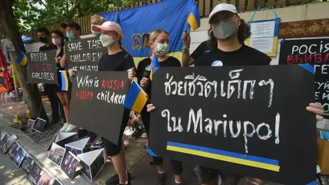 ชาวยูเครนในไทย ร่วมไว้อาลัยเด็กที่เสียชีวิตในสงครามริมสถานทูตรัสเซีย