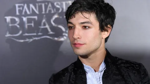 เอซรา มิลเลอร์ นักแสดง ‘The Flash’ โดนจับรอบ 2 ในเดือนเดียว