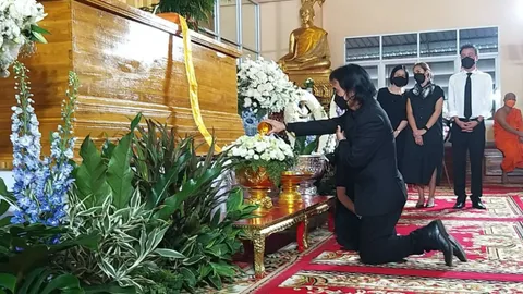 ร่วมอาลัย รดน้ำศพ "วิทยา ศุภพรโอภาส" ลูกชายย้ำพ่อไม่ได้ตายจากมะเร็งปอด