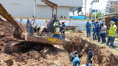 เศร้า คนงานวางท่อเจอดินสไลด์ถล่มทับคาไซต์งานที่พิษณุโลก ตาย 1 เจ็บ 3