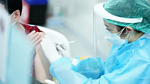 ศูนย์ฉีดวัคซีนบางซื่อ เปิดลงทะเบียนจองคิวฉีด "วัคซีนกระตุ้น" เข็ม 3, 4 แล้ว