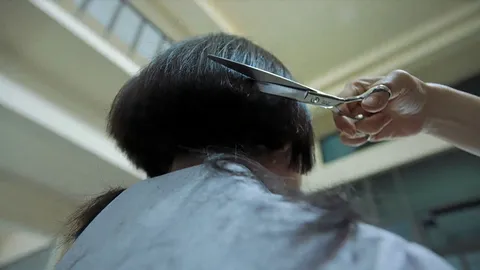 “โดฟ” รณรงค์ ไม่ลงโทษนักเรียนโดยใช้กรรไกรตัดผม ระบุมีผลเสียต่อจิตใจ