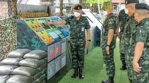 ผบ.ทบ. บุกค่ายทหารช่าง-สื่อสาร ปลุกขวัญ ตรวจเยี่ยมให้กำลังใจทหารใหม่