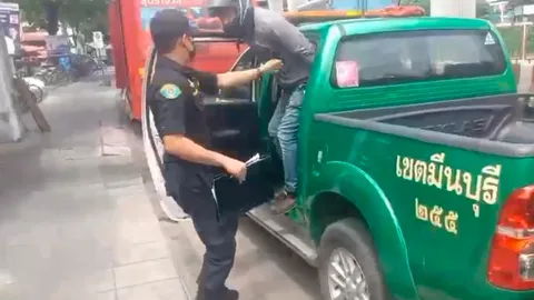 บอกแล้วไม่เชื่อ หนุ่มถูกเทศกิจจับตอนปวดท้อง ขึ้นรถถ่ายอุจจาระทิ้งต่างหน้า (คลิป)