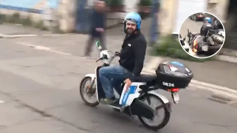 ทันตาเห็น แฟนโรมา เย้ย แฟนเลสเตอร์ ก่อนจะขับรถเสยคันข้างหน้าเข้าอย่างจัง (คลิป)