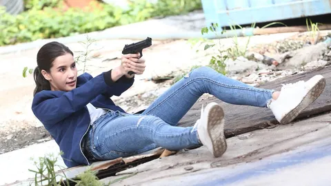 "วิว วรรณรท" สวย เท่ บาดใจ แฟนละครกรี๊ด บทบอดี้การ์ดสาว ใน "หัวใจรักพิทักษ์เธอ"