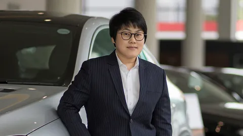 แม่ทัพเบนซ์ "ตวงรัตน์ ลิขิตพฤกษ์" เปิดโชว์รูมรถยนต์ระดับเวิลด์คลาส