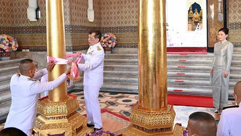 เสด็จบวงสรวงพระหลักเมือง "กรุงรัตนโกสินทร์" ครบ 240 ปี