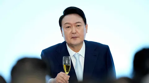 "ยูน ซุก โยล" ผู้นำใหม่โสมขาวสาบานตนรับตำแหน่งอย่างเป็นทางการ