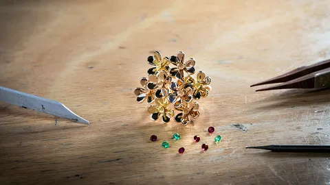 ความงดงามของพรรณพฤกษาสู่เครื่องประดับชั้นสูง