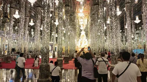 หยุดยาวพุทธศาสนิกชน แห่เข้าวัดท่าซุงอุทัยธานี ทำบุญไหว้พระขอพรกันแน่น