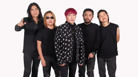 “แบล็คเฮด” ส่งเพลงรักสายดาร์ก “เหลียวหลัง” ชวน “สายป่าน-มาร์ค” เล่นเอ็มวีสุดทรหด