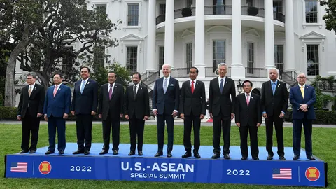 เป็นกลางในโลกแบ่งขั้ว