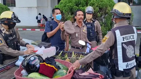 หนุ่มเมืองคอน อ้างเป็นท่านขุน ยศพ.ต.อ. แต่งเครื่องแบบ ขี่ซาเล้งบุกศาลากลาง 