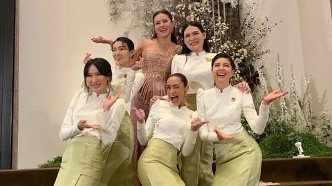 ชมความน่ารัก 2002 ราตรี รวมตัวอีกครั้งในงานวิวาห์ หญิง รฐา (คลิป)