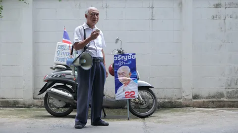 บุกเดี่ยวหาเสียง สไตล์ “วรัญชัย” ลงพื้นที่กับมอเตอร์ไซค์คู่ใจ ถือโทรโข่งขอคะแนน (คลิป)