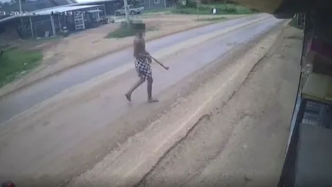 จ่อออกหมายจับ "วัยรุ่นดุ" แว้น จยย.ตีหนุ่ม 16 ดับ อ้างฉุนเบิ้ลเครื่อง