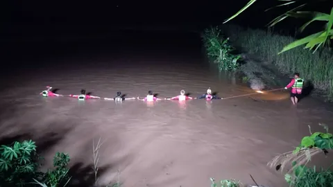 สลด ผัวกับเมียออกหาปลา พลัดตกหลุมลึกกอดกันจมน้ำตาย 2 ศพ